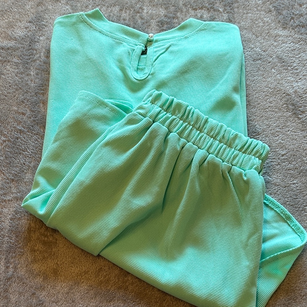 Mint Green 2 piece short and crop top. - Picture 7 of 7